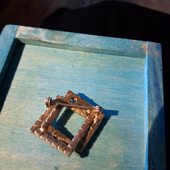 Square Rhinestone Brooch in White and Green - Picture 2 of 3